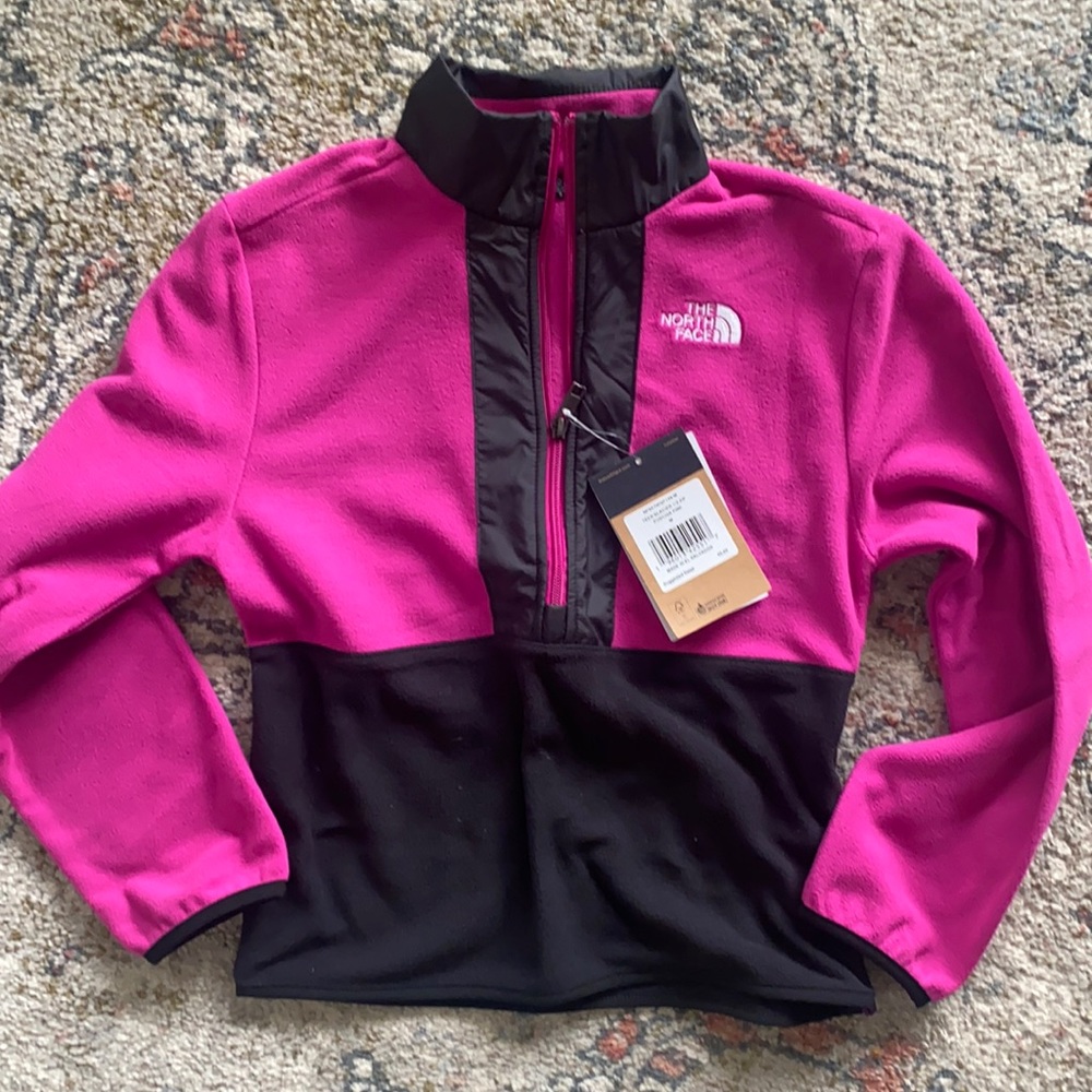 The North Face
Teen Glacier ½ Zip Pullover
Unisex, kids size 10 (medium)